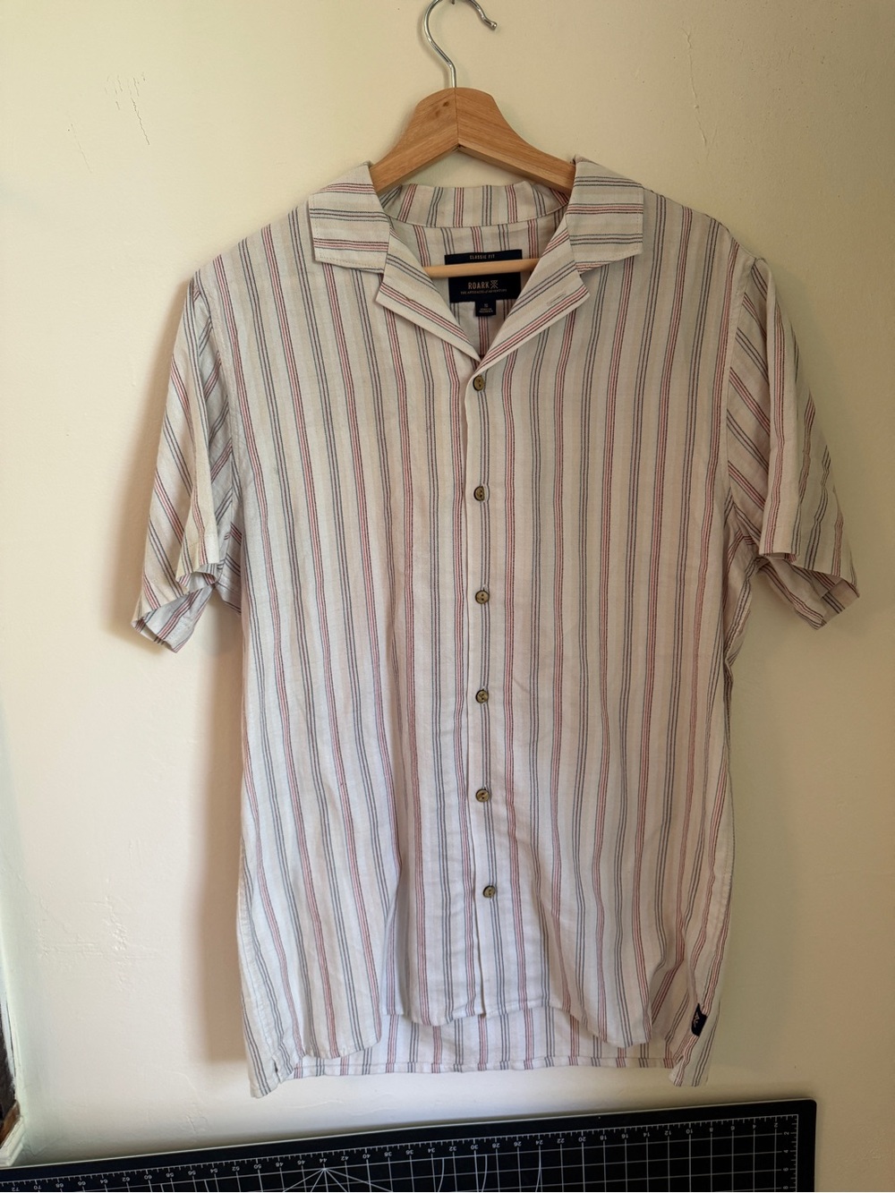 Roark Men’s Medium Button Up Shirt